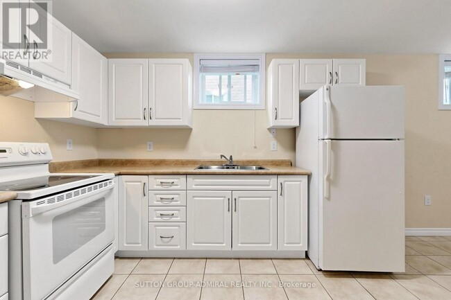 Photo - 203 John St W