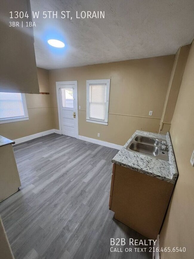 Photo - 1304 W 5th St Apartamento