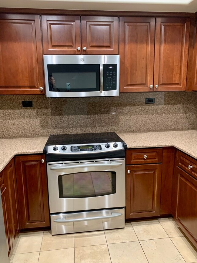 Kitchen - 20660 N 40th St Unit 2156