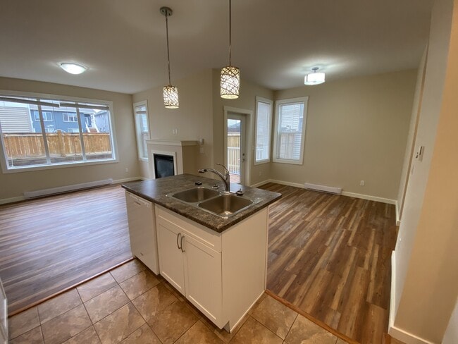 Photo - 1616-1688 88 Ave