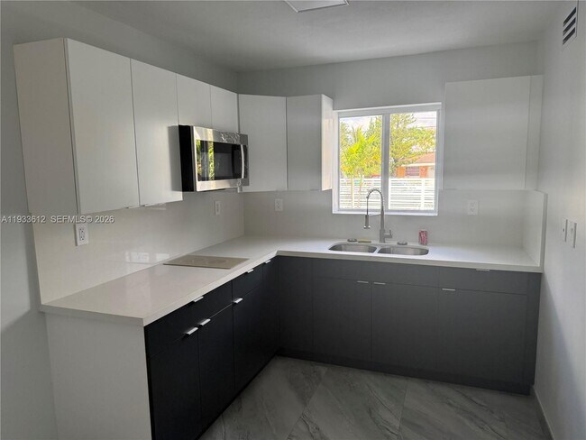 Photo - 166 NE 70th St Unidad #1