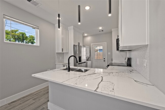 Photo - 9301 E Avenue L