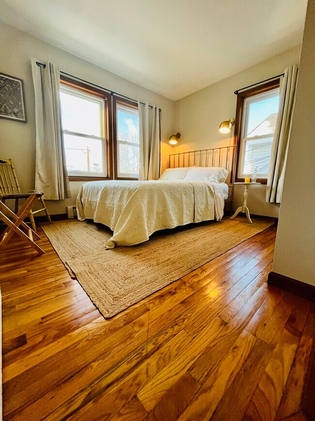 Larger bedroom - fits queen bed - 358 N Winooski Ave Unit 2