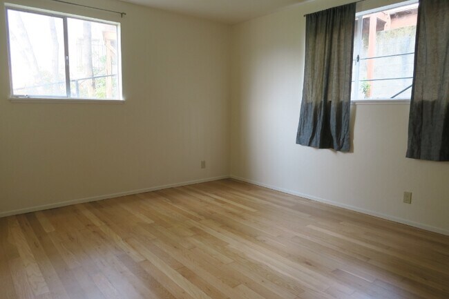 Photo - 5130 Manila Ave