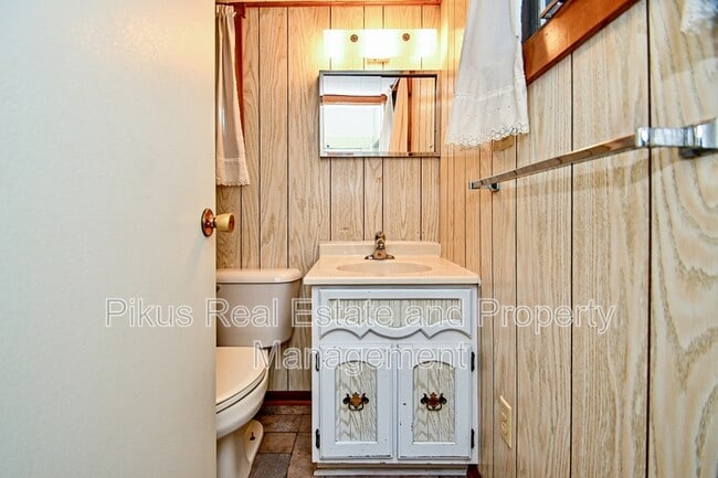 Photo - 9459 Maple Ave SE