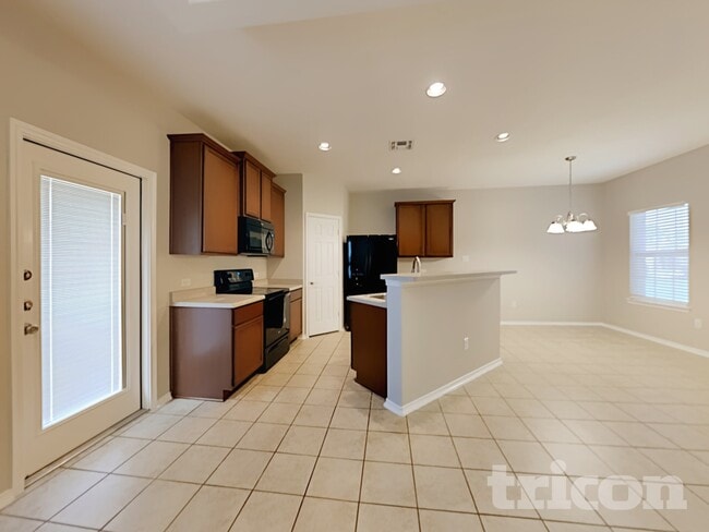 Photo - 3802 Bogie Way