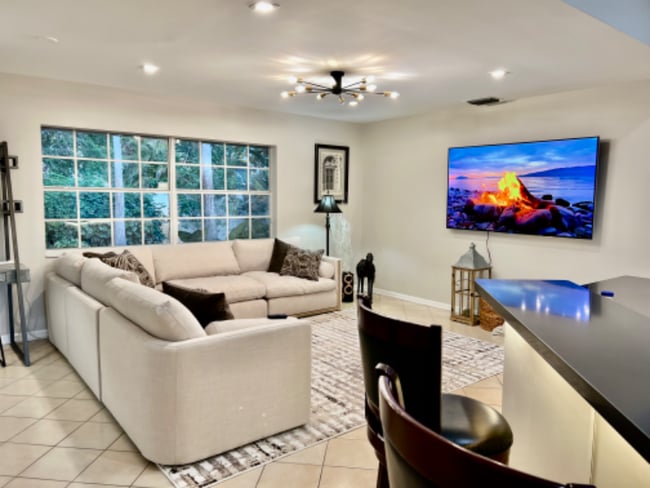 Photo - 1840 Hollyhock Rd