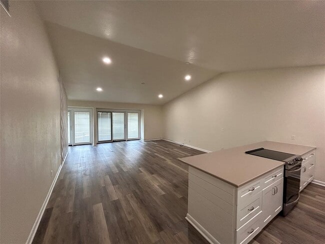 Photo - 100 Bay Point Dr Unit 8