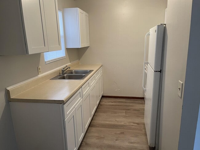 Photo - 2128 Woodside St