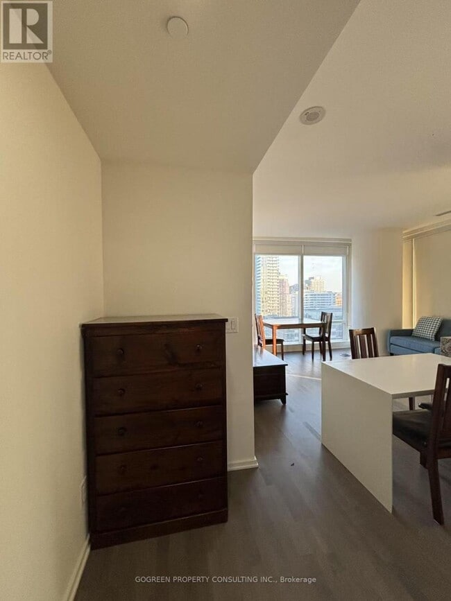 Photo - 1 Bloor St E Unit 1807