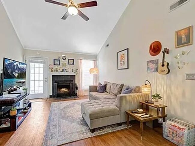 Photo - 905 Burnley Rd Unidad ID1318679P