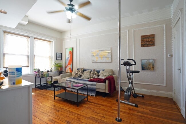 Photo - 1691 Commonwealth Ave Unidad 2
