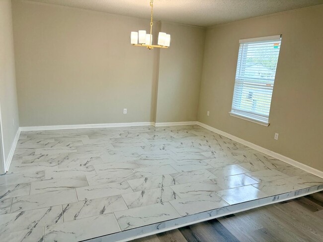 Photo - 5839 Kingsbury Ln