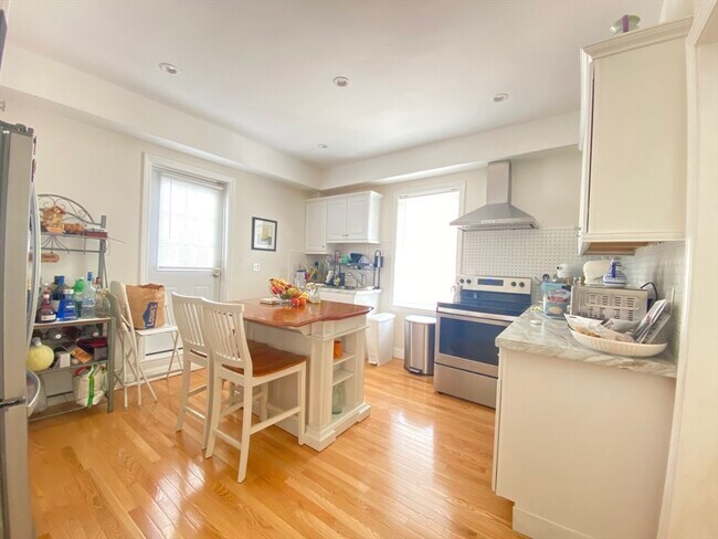 Photo - 1 Minton St Apartment Unit 2
