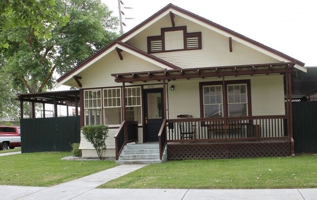 Building Photo - 2501 W Idaho St Rental
