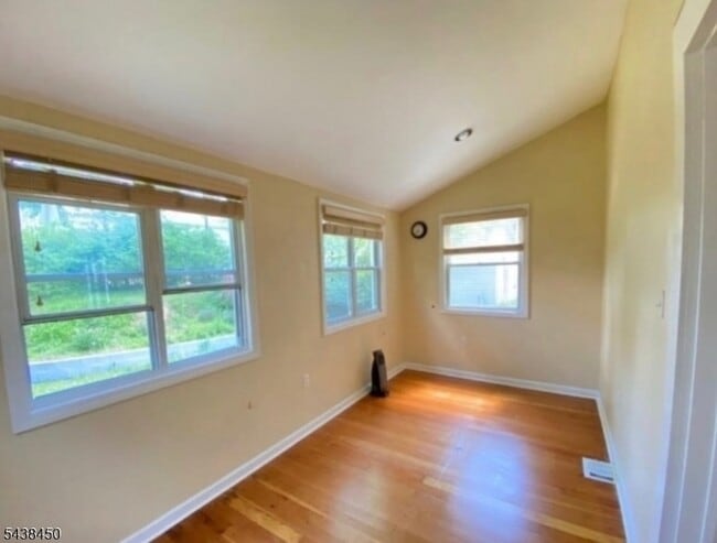 Photo - 40 Amherst Pl