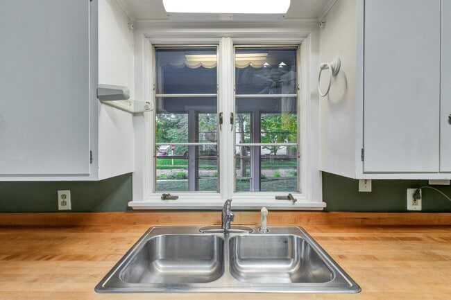 Photo - 202 W Indiana Ave