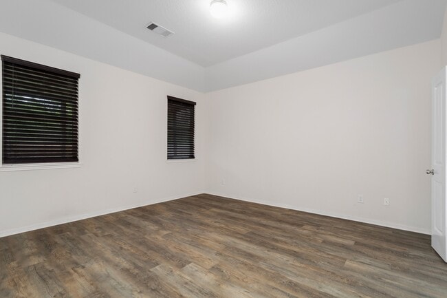 Photo - 24585 Meath St