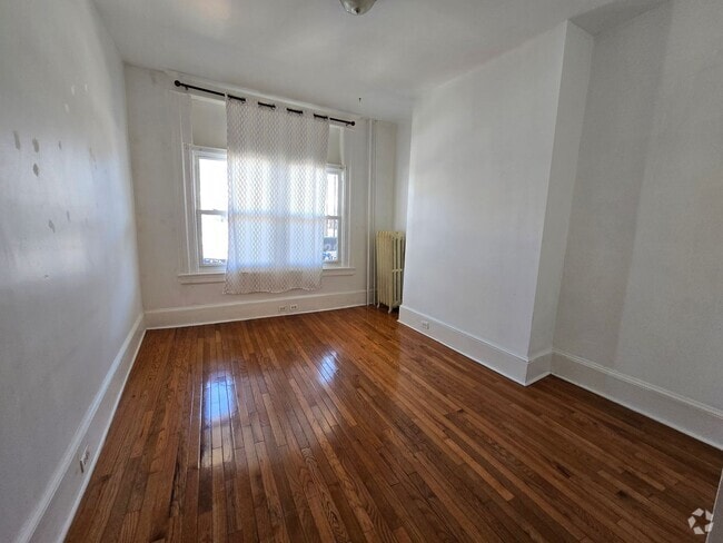 Building Photo - 2 bed 1 bath with W/D in unit Rental