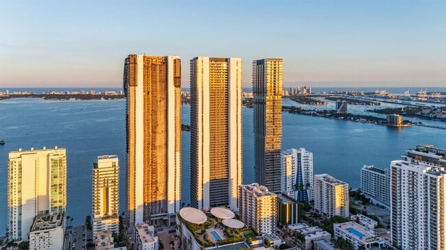 Photo - 700 NE 24th St