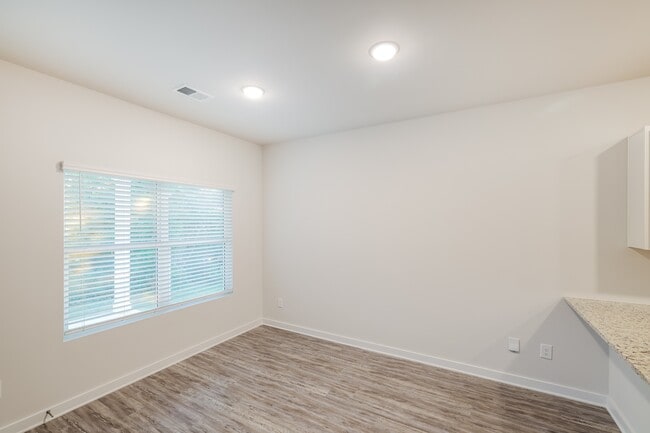 Photo - 5572 Cathwick Trce