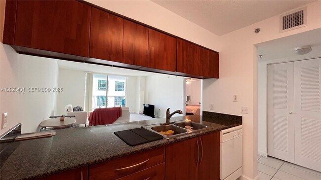 Photo - 1200 Brickell Bay Dr Unidad 2814