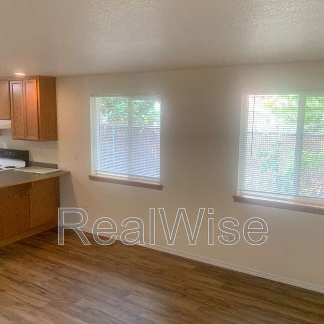 Photo - 210 3rd St