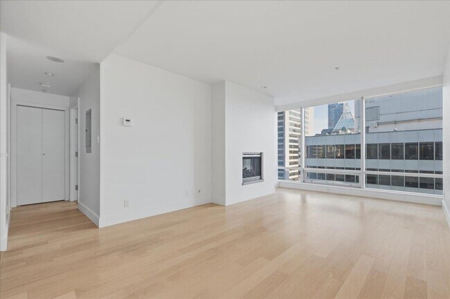 Photo - 1111 Alberni St