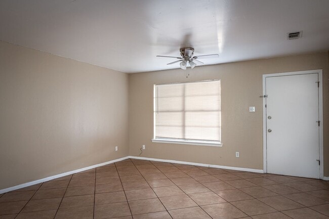 Photo - 100 Shannon Cir Unidad A