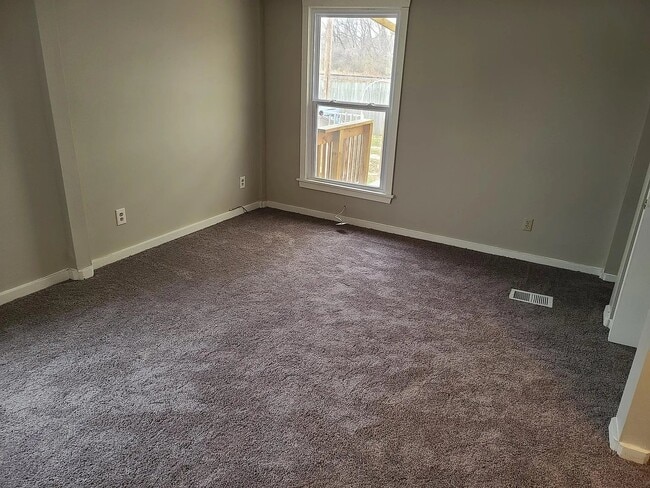 Photo - 210 S 6th St