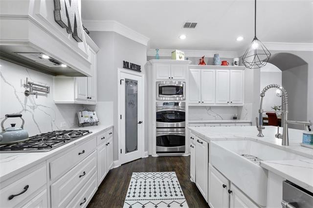 Photo - 2533 Windsor Castle Way