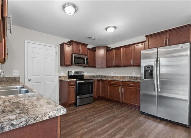 Photo - 1595 Rossmore Dr