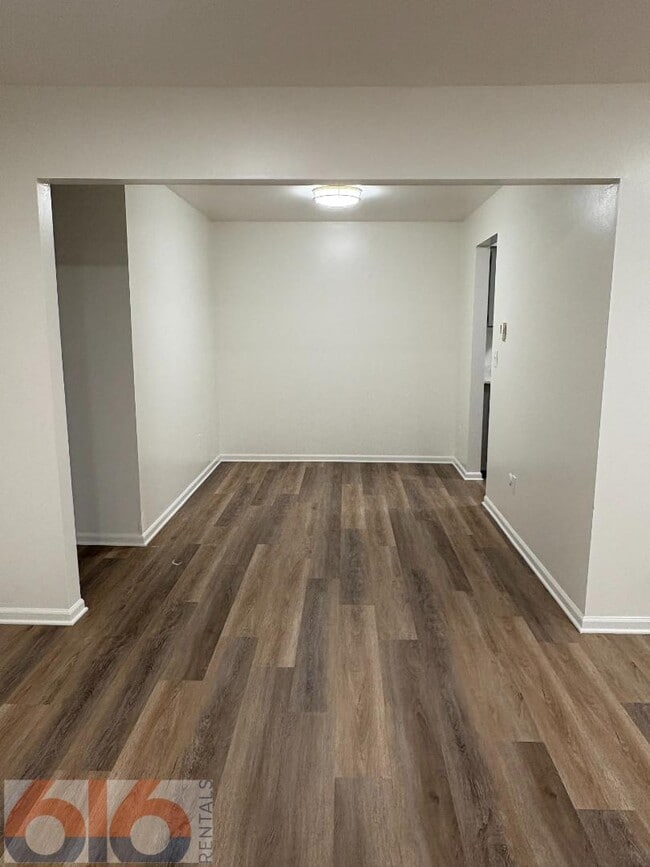 Photo - 630 56th St SE