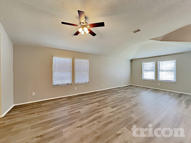 Photo - 807 Castlewick Ct