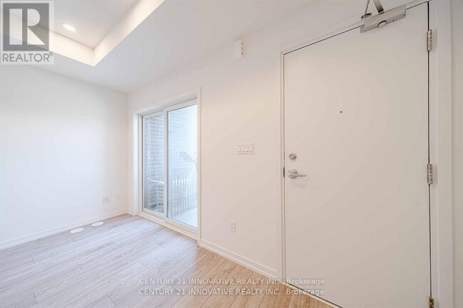 Photo - 16 Lytham Grn Cir
