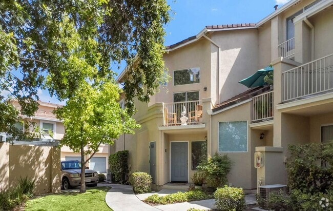 Building Photo - Spacious 1-Bedroom Condo in Prime Location...