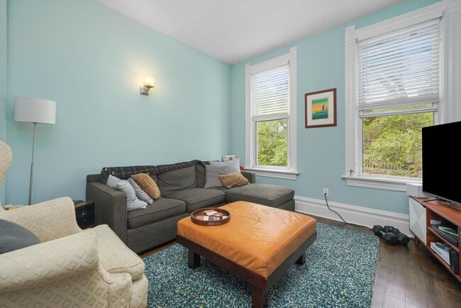 Photo - 1527 N Claremont Ave Unit 2R