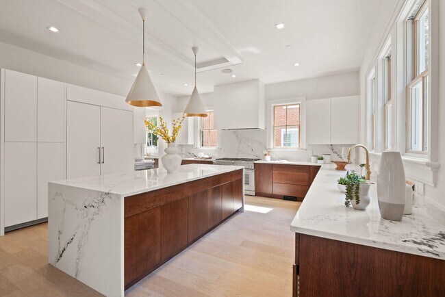 Photo - 5022 Cathedral Ave NW