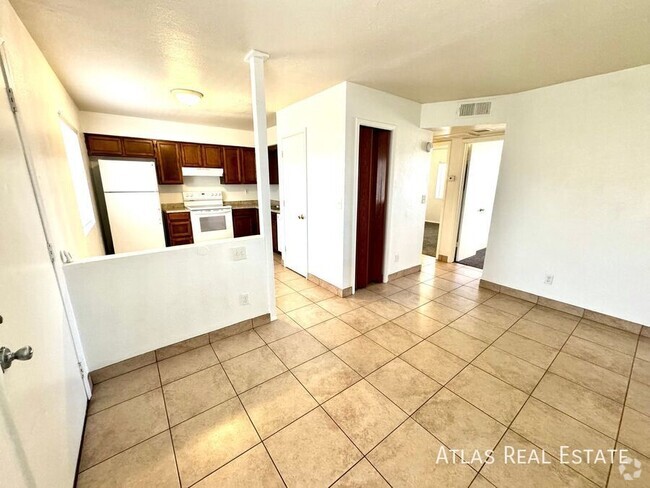 Building Photo - ***One Month Free***2 Bedroom 1 Bath close... Unit 202 Rental