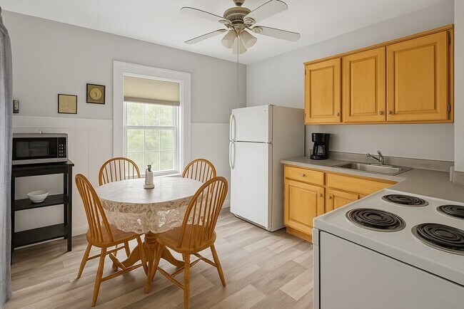 Building Photo - 1569 Concord St Unit 2 Rental