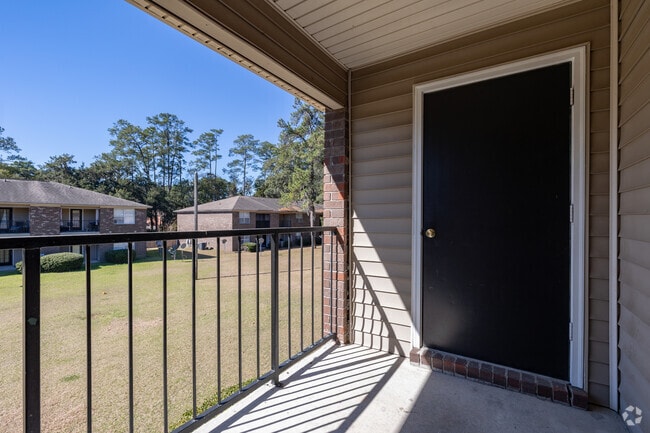 2BR, 2BA - 1000SF