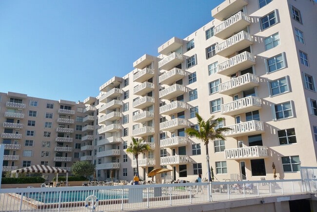 Building Photo - 3450 S Ocean Blvd
