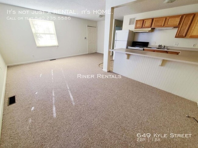 Photo - 649 Kyle St