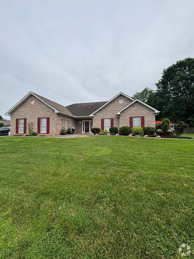 Building Photo - Maryville Rancher Rental