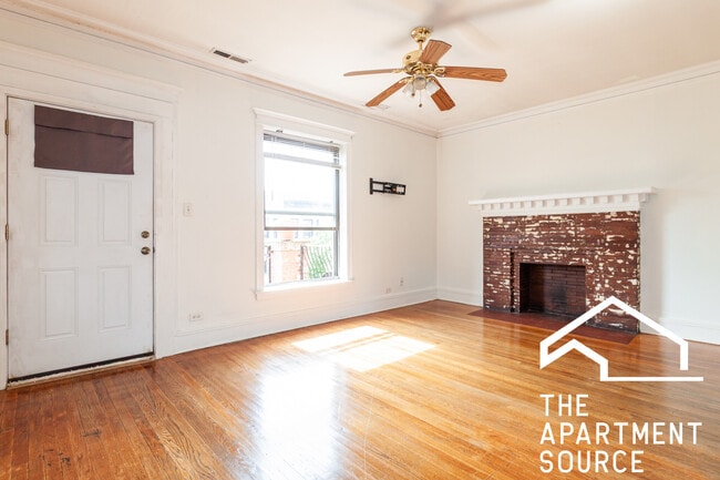 Building Photo - 902 W Belle Plaine Ave Unit 3 Rental