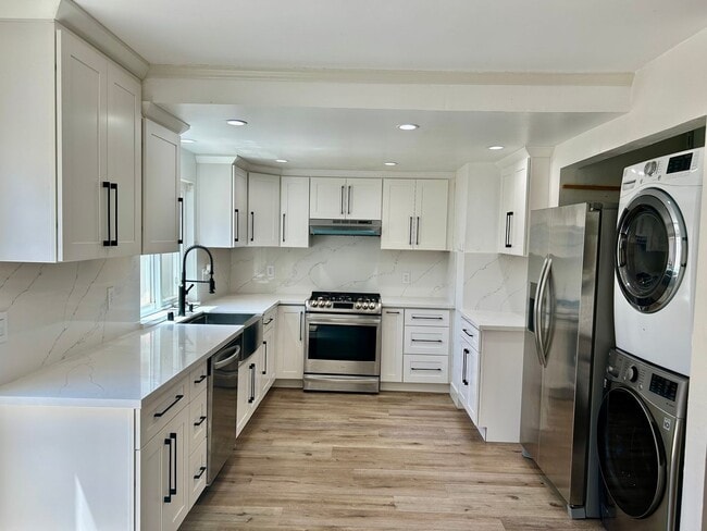 Fully remodeled town home! - Fully remodeled town home!