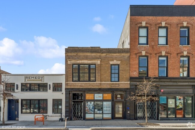 Building Photo - 1912 N Milwaukee Ave Rental