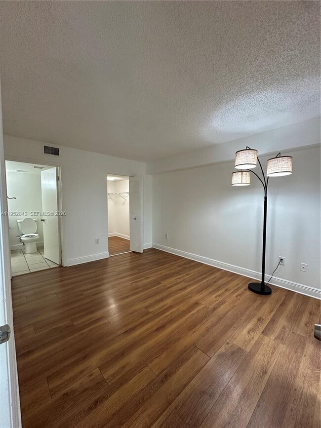 Photo - 2055 SW 122nd Ave Unidad 201