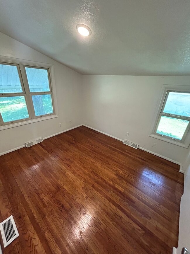 Photo - 3 Bed 1.5 Bath 1 Car Garage $1395.00