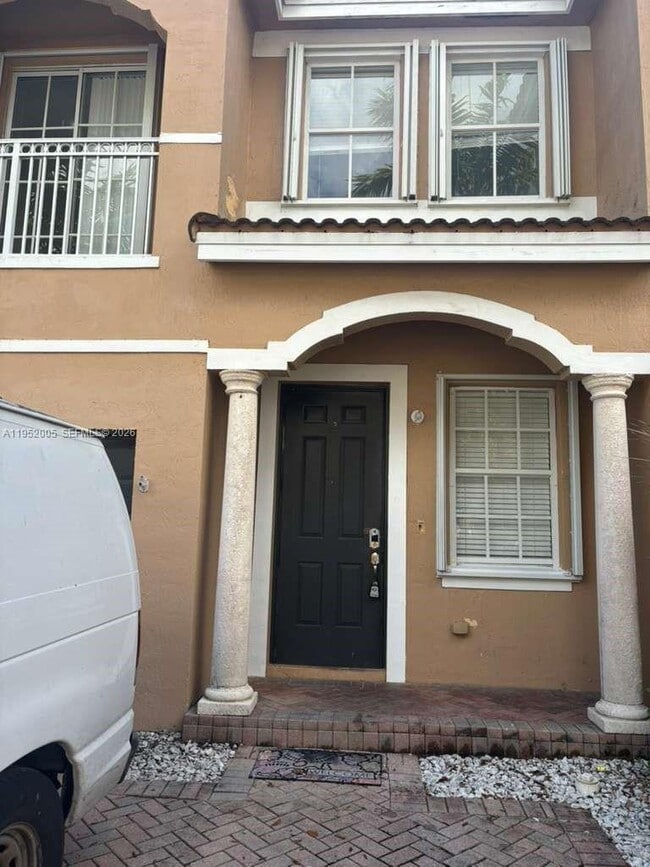 Building Photo - 2532 SE 15th Ct